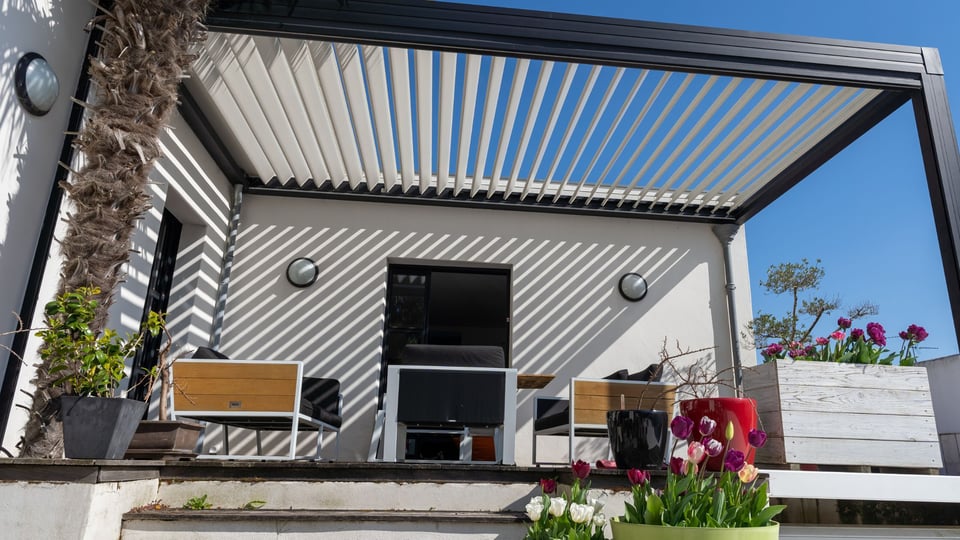 struxure pergola in prescott az with modern black and white aesthetic